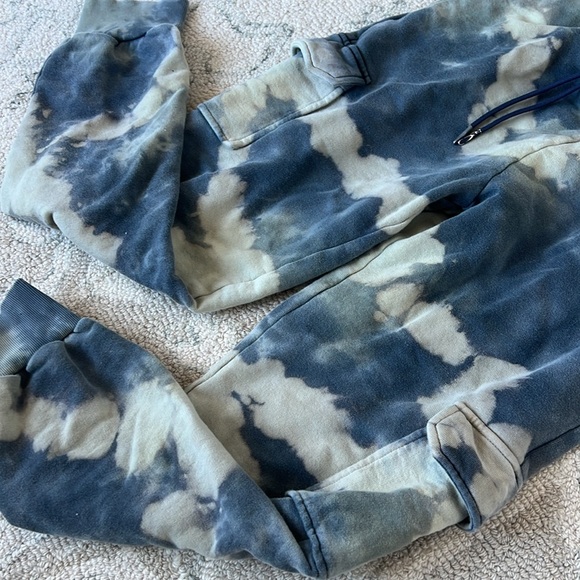 Guess 2Pc Athletic - Picture 11 of 12